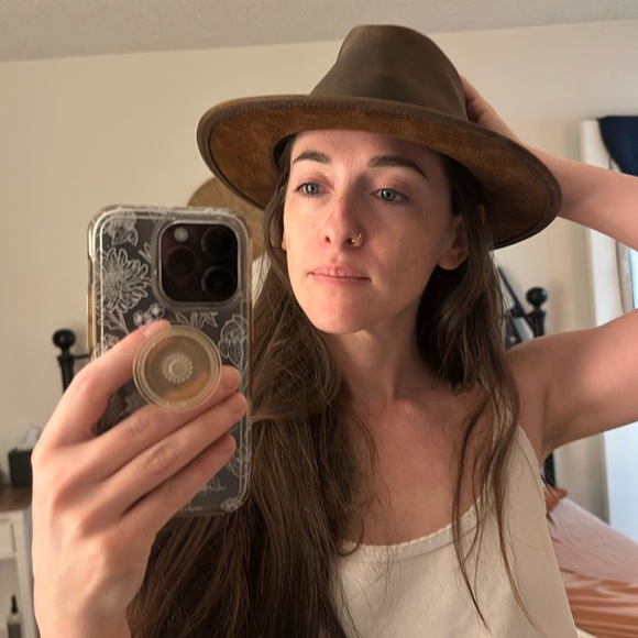 Leather hat, fedora style. SOLD OUT cannot find anywhere - Picture 2 of 3